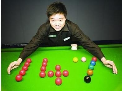 C罗一家海边度假，乔治娜晒比基尼展示性感身材